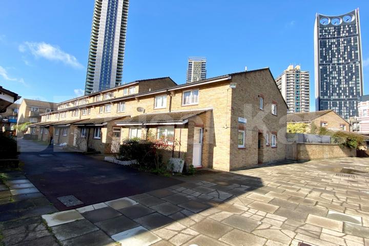 1100 Sq.Ft. of living & entertaining space with hot water & heating included Canterbury Place, Elephant and Castle